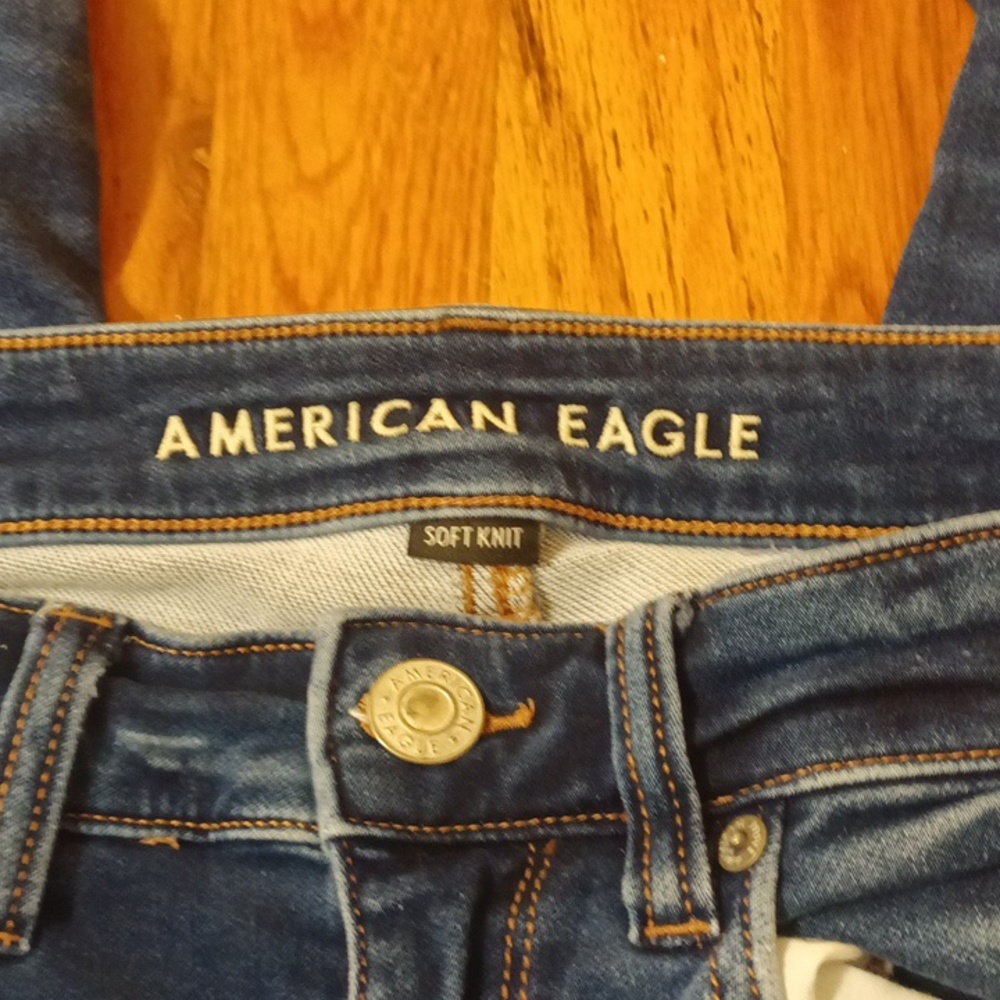 Dark Blue Knee Ripped American Eagle Skinny jeans